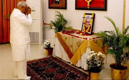 भारतरत्न अटल बिहारी वाजपेयी की जन्म जयंती पर राज्यपाल श्री पटेल ने किया पुण्य स्मरण