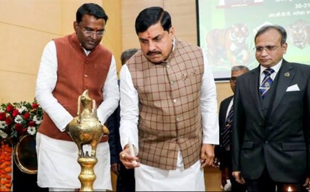 मुख्यमंत्री डॉ. मोहन यादव ने  प्रशासन अकादमी  में  वानिकी सम्मेलन और भारतीय वन सेवा (आई.एफ.एस.) मीट-2026 का दीप प्रज्ज्वलित कर शुभारंभ किया।