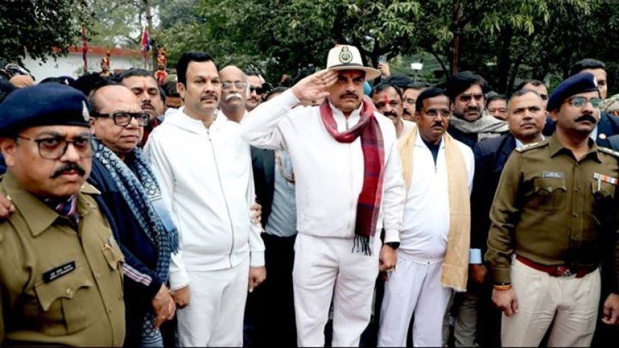 मुख्यमंत्री डॉ. मोहन यादव ने उज्जैन में "राहगीरी उत्सव" के पूर्व पुलिस  बीएसएफ और सीआरपीएफ की संयुक्त परेड की सलामी ली।