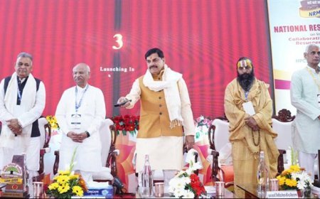 मुख्यमंत्री डॉ. मोहन यादव ने भोपाल के विज्ञान भवन में नेशनल रिसर्चर्स मीट में दत्तोपंत ठेंगड़ी संस्थान के रिसर्च फैलोशिप पोस्टर और वेबसाइट का विमोचन किया।