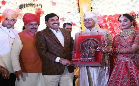 मुख्यमंत्री डॉ. यादव ऊर्जा मंत्री श्री तोमर के सुपुत्र रिपुदमन के विवाह समारोह में शामिल हुए