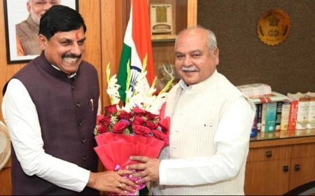 मुख्यमंत्री डॉ. मोहन यादव ने विधानसभा अध्यक्ष श्री नरेंद्र सिंह तोमर से विधानसभा में सौजन्य मुलाकात की।