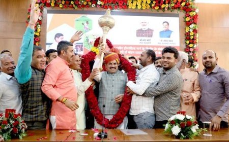 इंदौर-उज्जैन ग्रीन फील्ड फोर लेन रोड निर्माण में किसान हित सर्वोपरि: मुख्यमंत्री डॉ. यादव