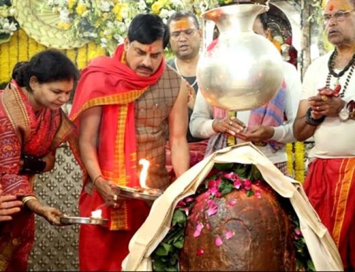 मुख्यमंत्री डॉ. यादव ने सपत्नीक महाशिवरात्रि पर्व पर श्री महाकाल के दर्शन कर पूजन-अर्चन किया