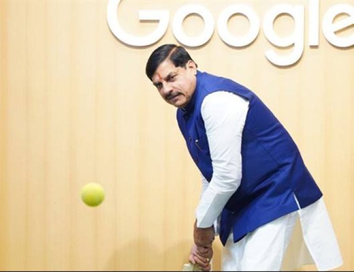 मुख्यमंत्री डॉ. मोहन यादव ने एआई इम्पैक्ट समिट–2026 नई दिल्ली में गूगल पेवेलियन पर एआई-संचालित क्रिकेट इंस्टॉलेशन का अनुभव किया।