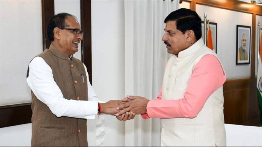 मुख्यमंत्री डॉ. मोहन यादव से केंद्रीय कृषि एवं किसान कल्याण और ग्रामीण विकास मंत्री श्री शिवराज सिंह चौहान ने मुख्यमंत्री निवास में सौजन्य भेंट की।