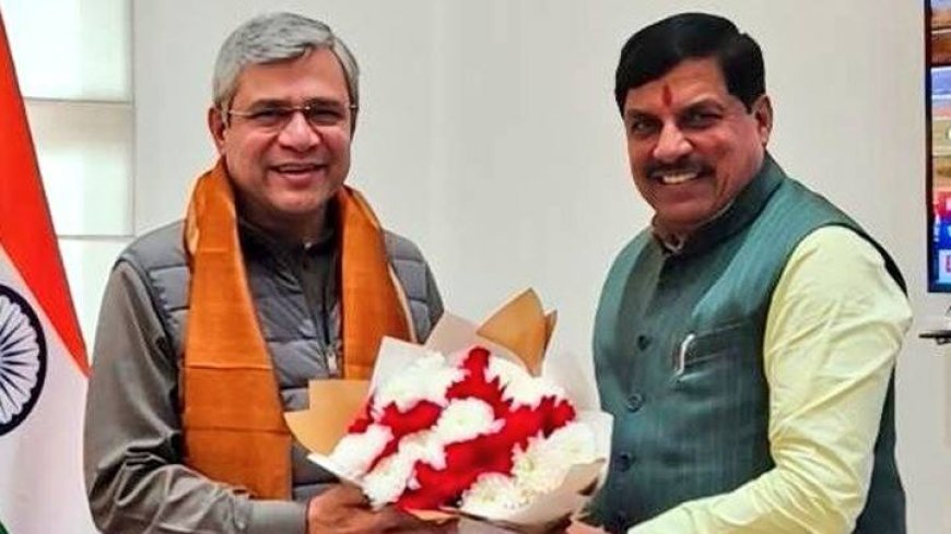 मुख्यमंत्री डॉ. यादव ने नई दिल्ली में केंद्रीय रेल मंत्री श्री वैष्णव से की सौजन्य भेंट