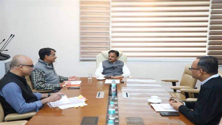 फायर सेफ्टी से संबंधित कार्य को प्राथमिकता से करें पूर्ण: उप मुख्यमंत्री श्री शुक्ल