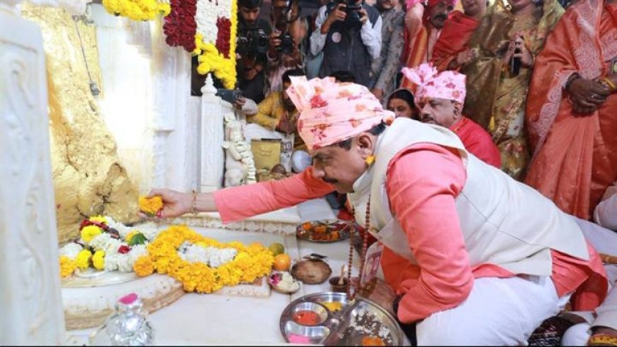 मुख्यमंत्री डॉ. मोहन यादव ने भोपाल के प्राचीन बड़वाले महादेव मंदिर में महाशिवरात्रि पर्व पर पूजा-अर्चना की।