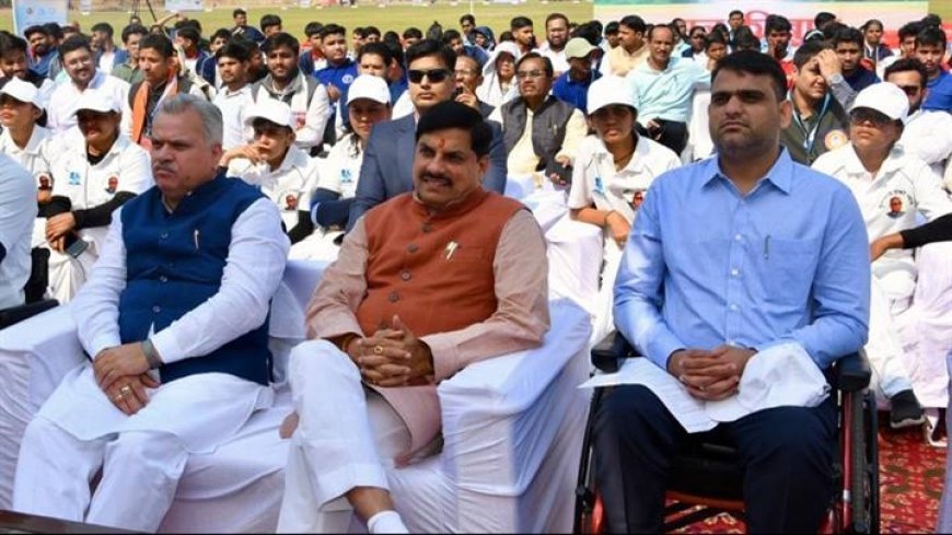 मुख्यमंत्री डॉ. मोहन यादव ने प्रधानमंत्री श्री नरेन्द्र मोदी के "मन की बात" कार्यक्रम का भोपाल पुलिस लाइन स्टेडियम में दिव्यांग खिलाड़ियों तथा स्थानीय निवासियों के साथ श्रवण किया।