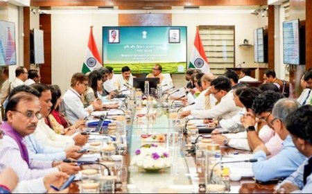 मुख्यमंत्री डॉ. मोहन यादव ने गुरुवार को केंद्रीय कृषि एवं किसान कल्याण तथा ग्रामीण विकास मंत्री श्री शिवराज सिंह चौहान के साथ नई दिल्ली के कृषि भवन में हुई बैठक में सहभागिता की।