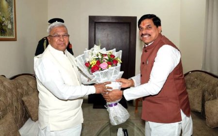 मुख्यमंत्री डॉ. मोहन यादव ने राज्यपाल श्री मंगुभाई पटेल का उज्जैन पहुंचने पर सर्किट हाउस में स्वागत किया।