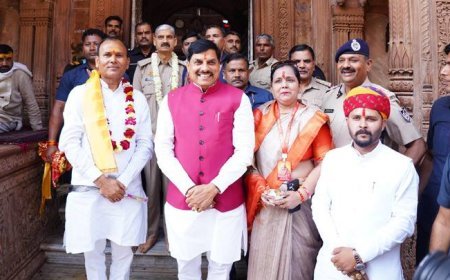 मुख्यमंत्री डॉ. मोहन यादव ने वृंदावन में श्री बांके बिहारी मंदिर में ठाकुर जी के दर्शन-पूजन कर सभी के लिए मंगलकामना की।