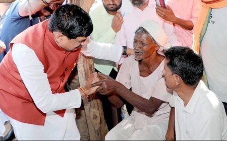 मुख्यमंत्री डॉ. मोहन यादव ने छिंदवाड़ा जिले की मोहखेड़ तहसील के ग्राम करेर पहुंच कर छिंदवाड़ा बस दुर्घटना में मृतकों के परिजनों से भेंट कर ढाँढस बँधाया।