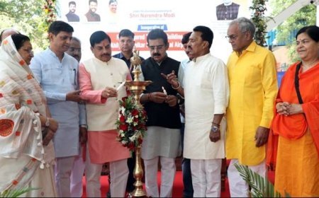 मुख्यमंत्री डॉ. मोहन यादव ने इंदौर के देवी अहिल्याबाई होल्कर एयरपोर्ट के टर्मिनल नंबर 1 का दीप प्रज्ज्वलित कर शुभारंभ किया।