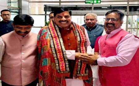 मुख्यमंत्री डॉ. यादव वाराणसी पहुंचे