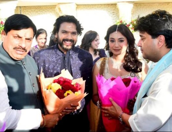 मुख्यमंत्री डॉ. यादव विधायक श्री देवेन्द्र जैन के पुत्र के वैवाहिक कार्यक्रम में शामिल हुए
