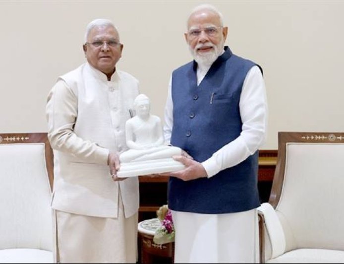 प्रधानमंत्री श्री मोदी से मिले राज्यपाल श्री पटेल