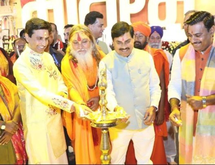 कवि सम्मेलन हमारी समृद्ध काव्य परम्पराओं के हैंसजीव संवाहक : मुख्यमंत्री डॉ. यादव