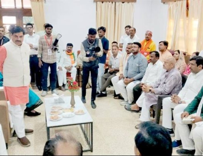 मुख्यमंत्री डॉ. यादव ने कलेक्टर सीधी और गुना एसपी को हटाने के दिये निर्देश