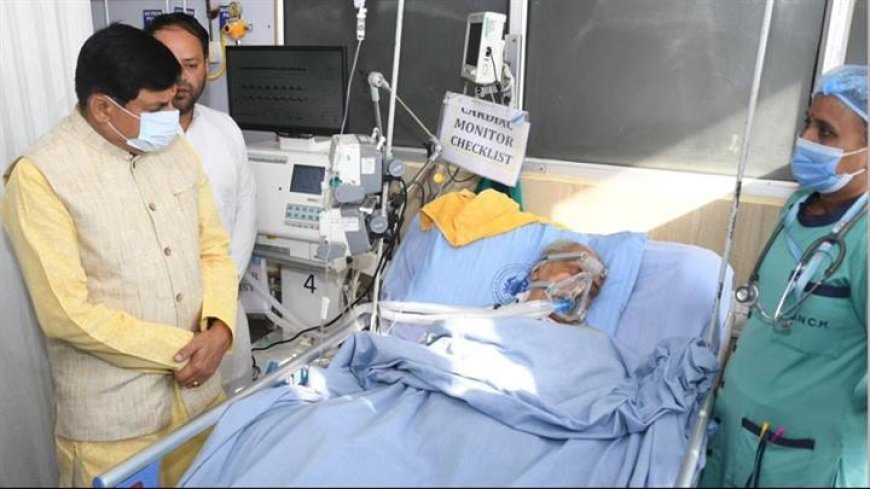 मुख्यमंत्री डॉ. मोहन यादव ने जवाहरलाल नेहरू कैंसर अस्पताल एवं अनुसंधान केंद्र ईदगाह हिल्स पहुँचकर पूर्व विधायक चंदेरी श्री राजकुमार सिंह यादव के स्वास्थ्य की जानकारी ली।