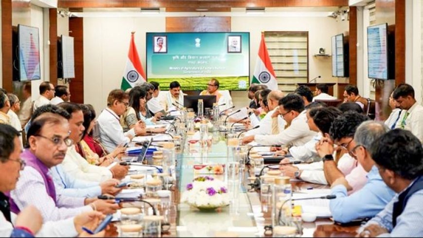 मुख्यमंत्री डॉ. मोहन यादव ने गुरुवार को केंद्रीय कृषि एवं किसान कल्याण तथा ग्रामीण विकास मंत्री श्री शिवराज सिंह चौहान के साथ नई दिल्ली के कृषि भवन में हुई बैठक में सहभागिता की।