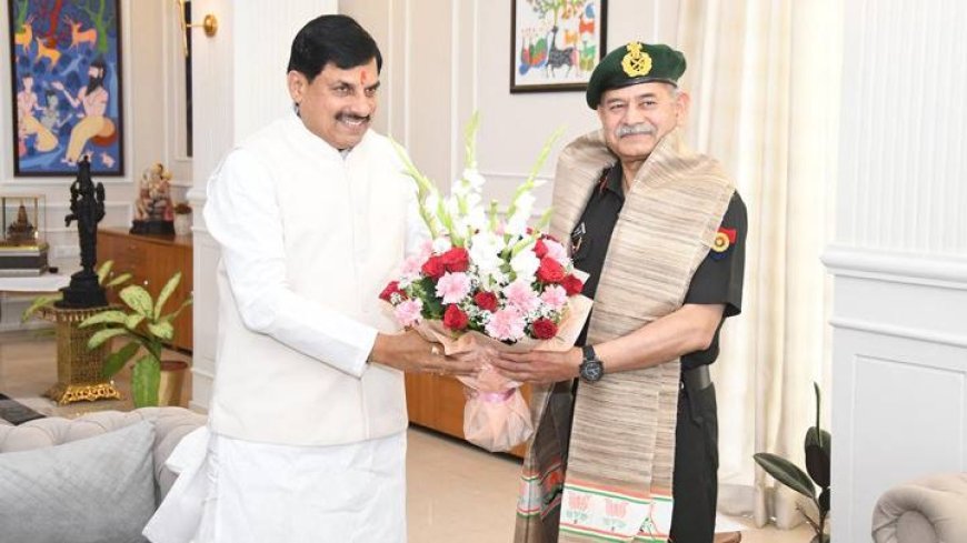 मुख्यमंत्री डॉ. मोहन यादव ने चीफ़ ऑफ़ आर्मी स्टॉफ जनरल उपेंद्र द्विवेदी का समत्व भवन (मुख्यमंत्री निवास) में पुष्प-गुच्छ भेंट कर स्वागत किया।