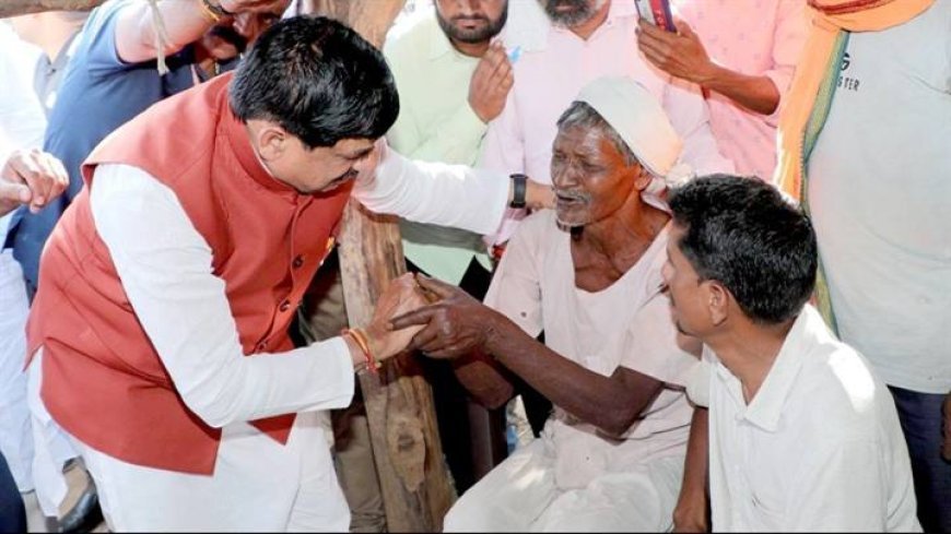 मुख्यमंत्री डॉ. मोहन यादव ने छिंदवाड़ा जिले की मोहखेड़ तहसील के ग्राम करेर पहुंच कर छिंदवाड़ा बस दुर्घटना में मृतकों के परिजनों से भेंट कर ढाँढस बँधाया।