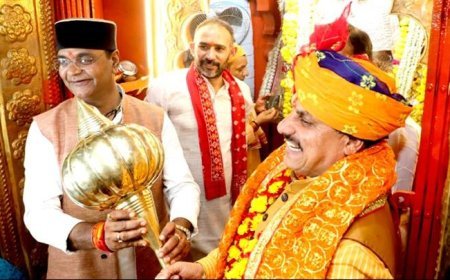 मुख्यमंत्री डॉ. यादव ने छोला क्षेत्र में खेड़ापति हनुमान जन्मोत्सव पर की पूजा-अर्चना