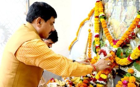 मुख्यमंत्री डॉ. यादव ने स्टेट हैंगर परिसर स्थित हनुमान मंदिर में किया नमन