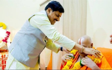 मुख्यमंत्री डॉ. यादव ने जगद्गुरू स्वामी रामभद्राचार्य जी महाराज से की भेंट