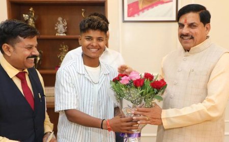 मुख्यमंत्री डॉ. यादव से क्रिकेटर क्रांति गौड़ ने सौजन्य भेंट की