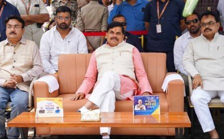 मुख्यमंत्री डॉ. मोहन यादव ने वीआईपी रोड स्थित चाय कैफे पर प्रधानमंत्री श्री नरेन्द्र मोदी के लोकप्रिय कार्यक्रम "मन की बात" सुना।