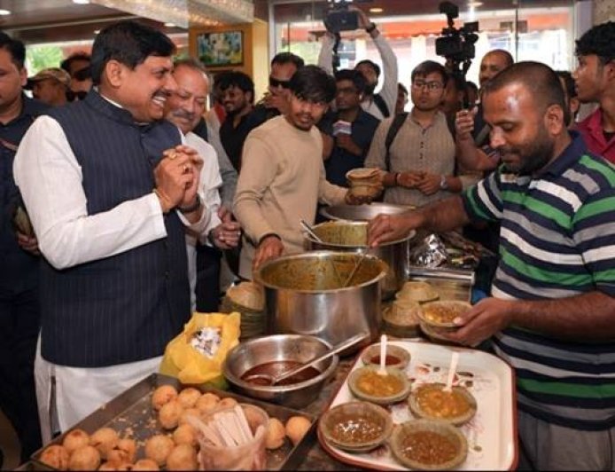 मुख्यमंत्री डॉ. यादव की सादगी ने जीता वाराणसी के लोगों का दिल