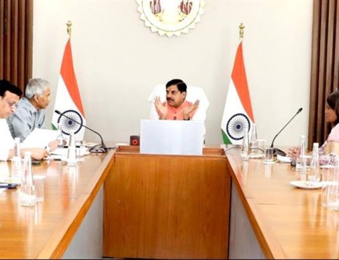 ग्रामीण क्षेत्रों में सड़क निर्माण में आधुनिक तकनीक का अधिक से अधिक करें उपयोग : मुख्यमंत्री डॉ. यादव