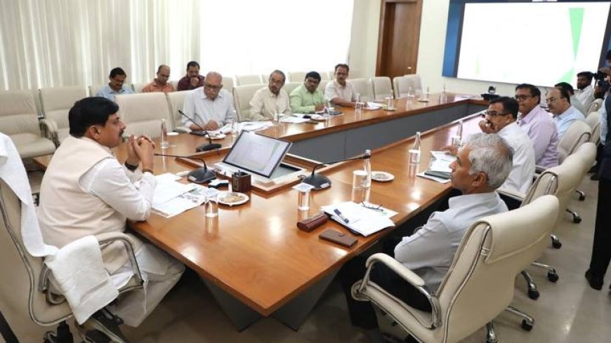 मुख्यमंत्री डॉ. मोहन यादव ने शुक्रवार को समत्व भवन (मुख्यमंत्री निवास) में प्रदेश में कृषि लोकोत्सव : 2026 के आयोजन की समीक्षा की।