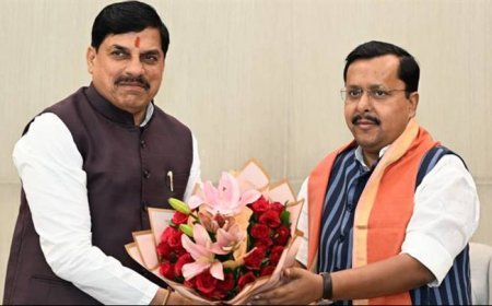 मुख्यमंत्री डॉ. मोहन यादव ने नई दिल्ली में राष्ट्रीय अध्यक्ष श्री नितिन नबीन को पुष्प-गुच्छ भेंट कर सौजन्य मुलाकात की और समसामयिक विषयों पर चर्चा की।