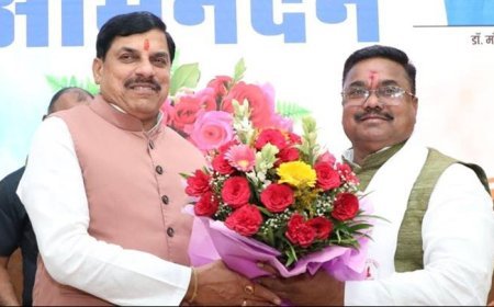 मुख्यमंत्री डॉ. यादव से म.प्र. पाठ्य पुस्तक निगम के नव नियुक्त अध्यक्ष श्री ठाकुर ने सौजन्य भेंट की