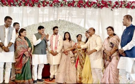 मुख्यमंत्री डॉ. यादव राज्य मंत्री श्री जायसवाल के पुत्र के विवाह समारोह में हुए शामिल