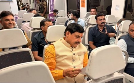 मुख्यमंत्री डॉ. यादव ने दिल्ली मेट्रो में किया सफर