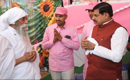 गुरुदेव के आशीर्वाद से ही सनातन और सत्य मार्ग का अनुसरण करने की प्रेरणा मिलती है : मुख्यमंत्री डॉ. यादव