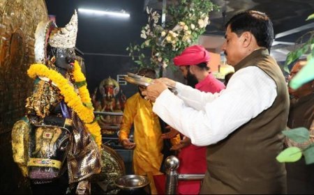 मुख्यमंत्री डॉ. यादव ने कमला पार्क स्थित शनि मंदिर में पूजा-अर्चना की