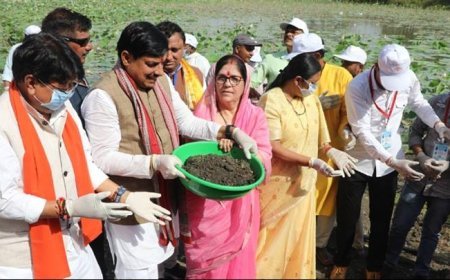 मुख्यमंत्री डॉ. यादव ने गंगा दशहरा पर देवी सागर तालाब में किया श्रमदान