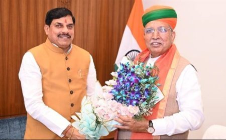 मुख्यमंत्री डॉ.मोहन यादव ने गुरूवार को नई दिल्ली में केंद्रीय विधि एवं न्याय राज्य मंत्री (स्वतंत्र प्रभार) श्री अर्जुन राम मेघवाल का उनके कार्यालय में पुष्प-गुच्छ भेंट कर स्वागत किया।
