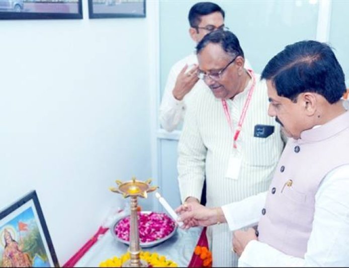 मुख्यमंत्री डॉ. यादव ने आरोग्य धाम ओपीडी का किया अवलोकन