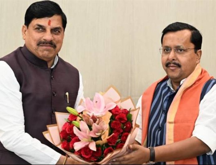 मुख्यमंत्री डॉ. मोहन यादव ने नई दिल्ली में राष्ट्रीय अध्यक्ष श्री नितिन नबीन को पुष्प-गुच्छ भेंट कर सौजन्य मुलाकात की और समसामयिक विषयों पर चर्चा की।