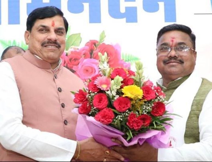 मुख्यमंत्री डॉ. यादव से म.प्र. पाठ्य पुस्तक निगम के नव नियुक्त अध्यक्ष श्री ठाकुर ने सौजन्य भेंट की