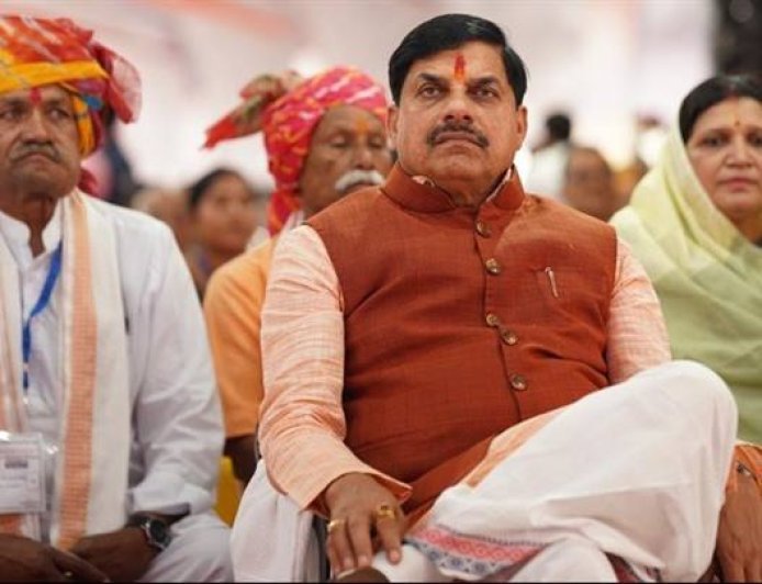 मुख्यमंत्री डॉ. यादव ने शुजालपुर में किसानों के साथ सुना मन की बात कार्यक्रम