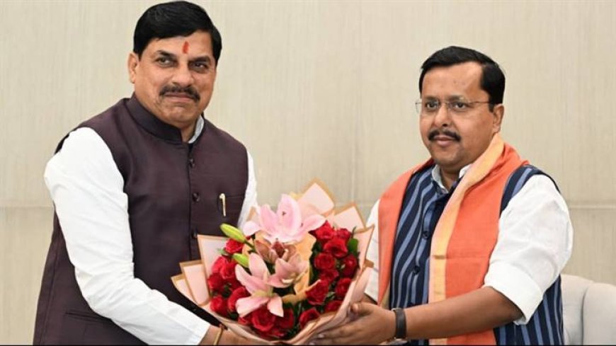 मुख्यमंत्री डॉ. मोहन यादव ने नई दिल्ली में राष्ट्रीय अध्यक्ष श्री नितिन नबीन को पुष्प-गुच्छ भेंट कर सौजन्य मुलाकात की और समसामयिक विषयों पर चर्चा की।