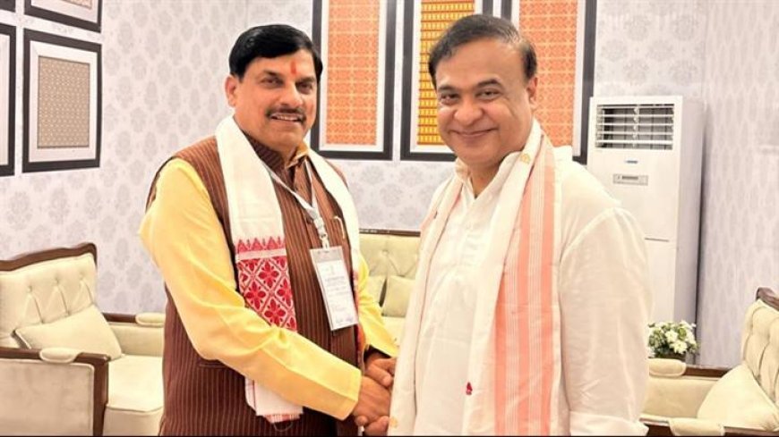 मुख्यमंत्री डॉ. यादव गुवाहाटी में असम के मुख्यमंत्री के शपथ ग्रहण समारोह में हुए शामिल